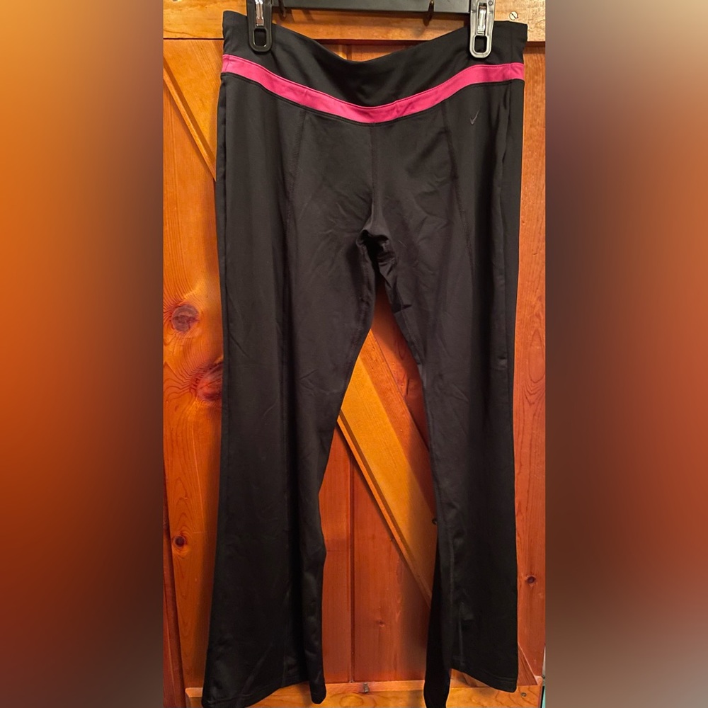 Nike dry fit women’s workout athletic pants. Pink&black. Medium. Good condition